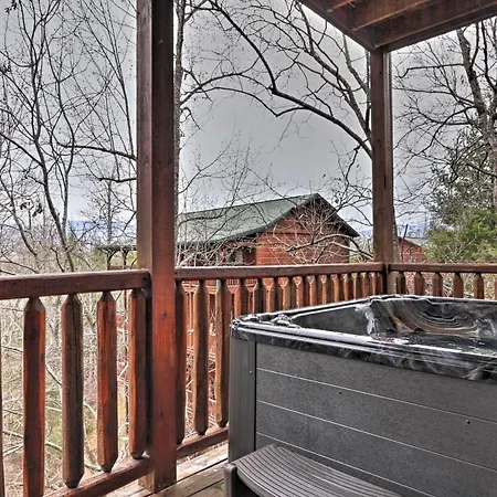 Cabin With Pool Access About 3 Mi To Downtown Gatlinburg Exterior photo