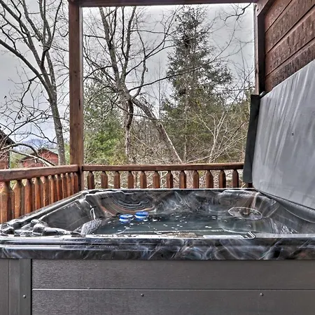 Cabin With Pool Access About 3 Mi To Downtown Gatlinburg Exterior photo