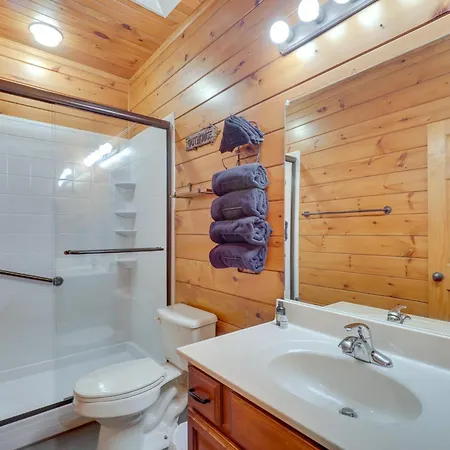 Cabin With Pool Access About 3 Mi To Downtown Gatlinburg Exterior photo