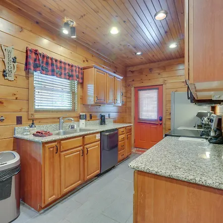 Cabin With Pool Access About 3 Mi To Downtown Gatlinburg Exterior photo
